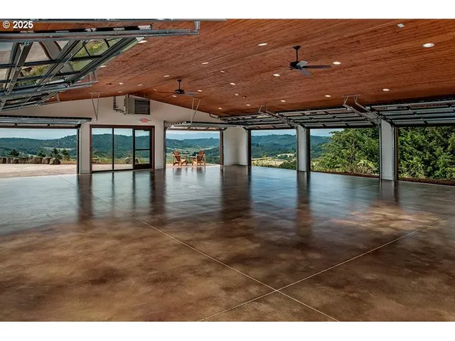 a picture of city view