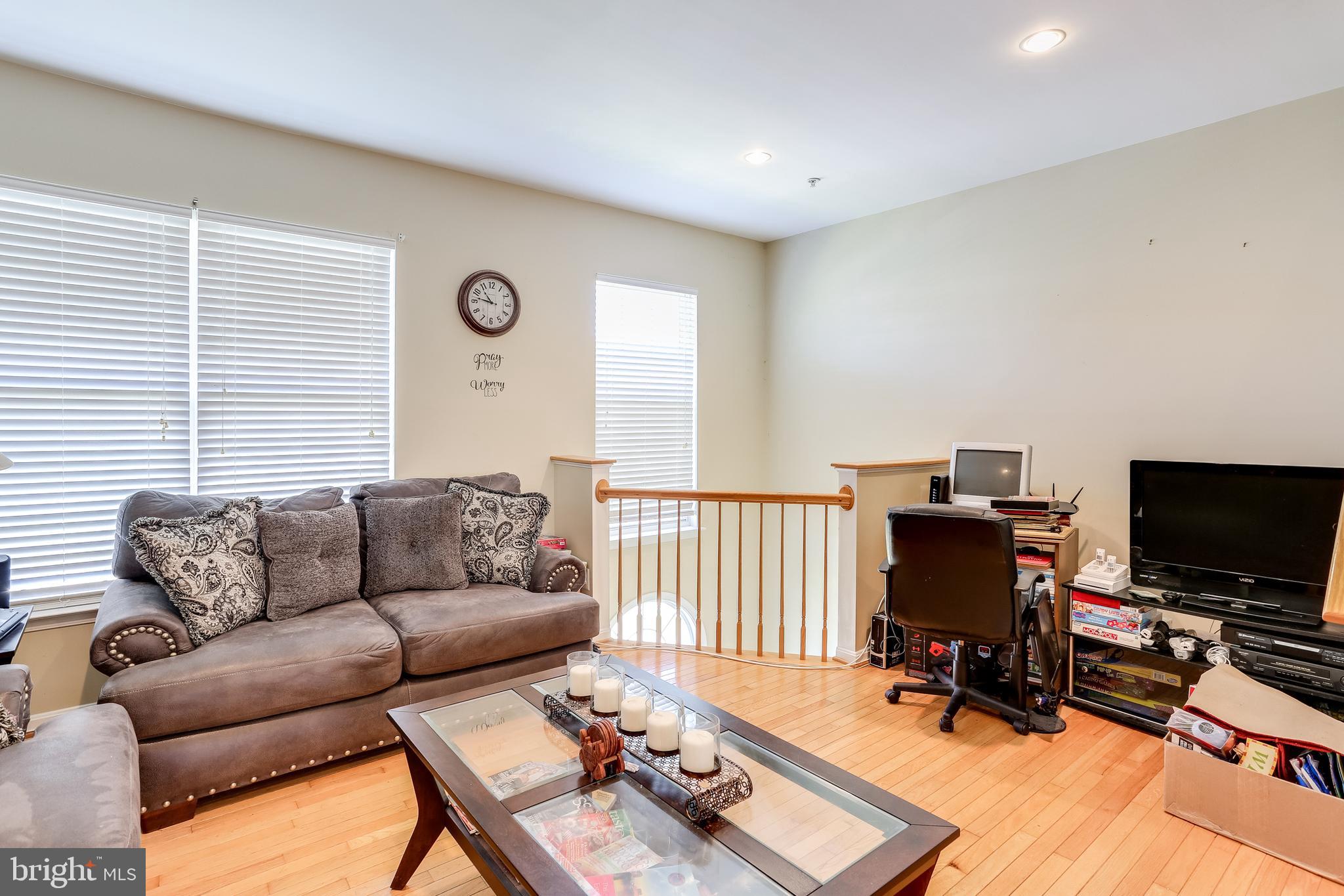 4120 Cutty Sark Road Baltimore, MD 21220 - Photo 3 of 29 Bright Living Room
