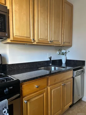 $150,000 | 90 Bryant Avenue, Unit CROYDON2 C, White Plains, NY 10605