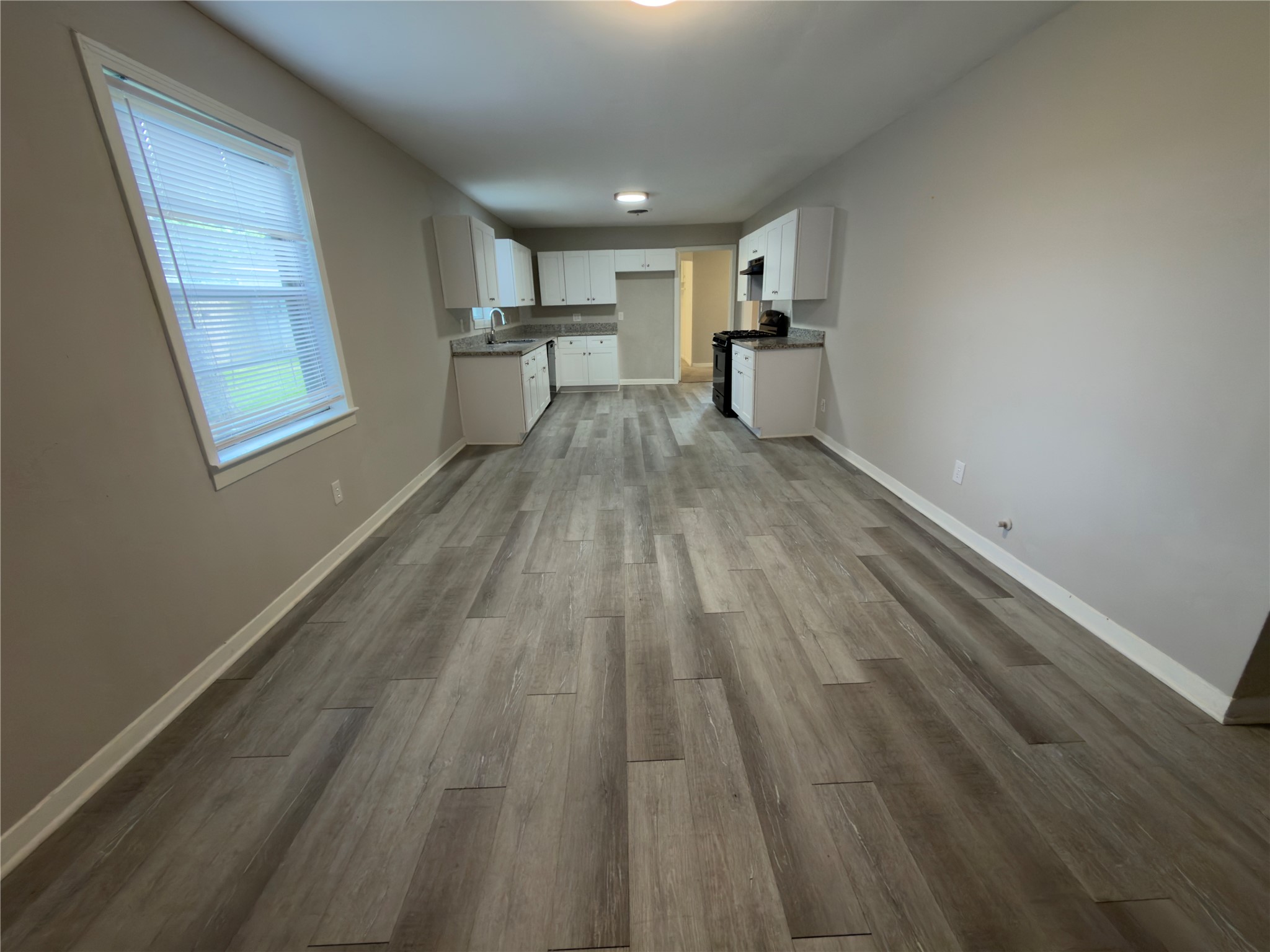819 West Kyle Road Clute, TX 77531 - Photo 9 of 25