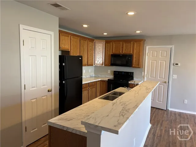 $1,900 | 119 Fairgreen Street, Savannah, GA 31407