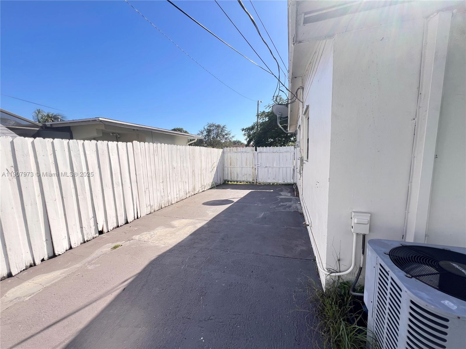 10005 Southwest 214th Street, Unit 10005 Cutler Bay, FL 33189 - Photo 22 of 22 a view of balcony and patio
