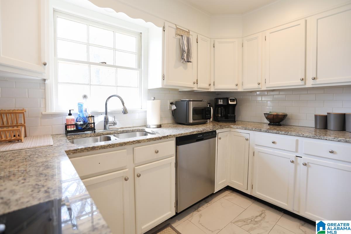 908 Ridgewood Circle Birmingham, AL 35235 - Photo 4 of 57