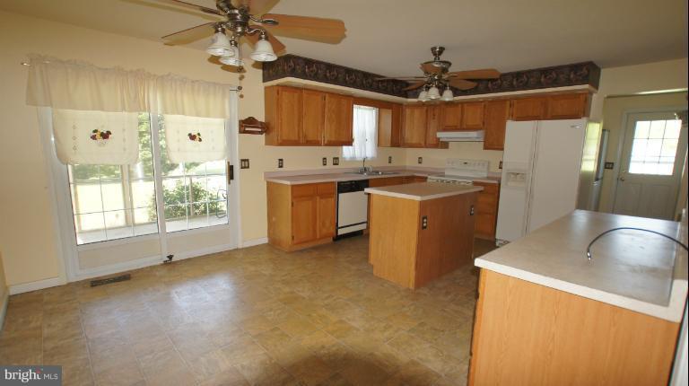 12400 River Road Ridgely, MD 21660 - Photo 3 of 16 Kitchen