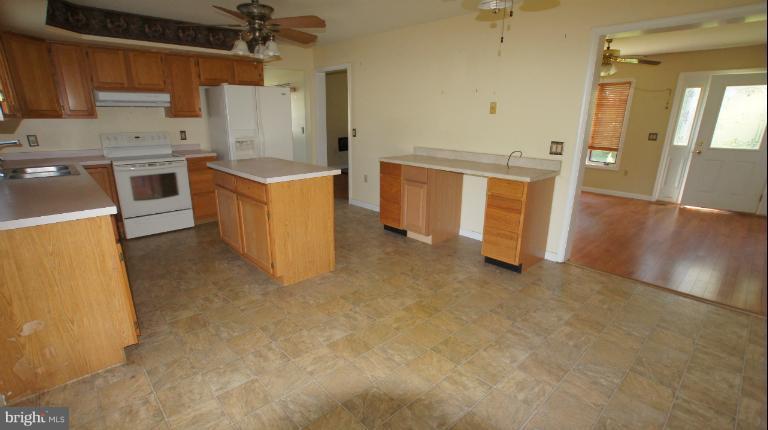 12400 River Road Ridgely, MD 21660 - Photo 4 of 16 Kitchen