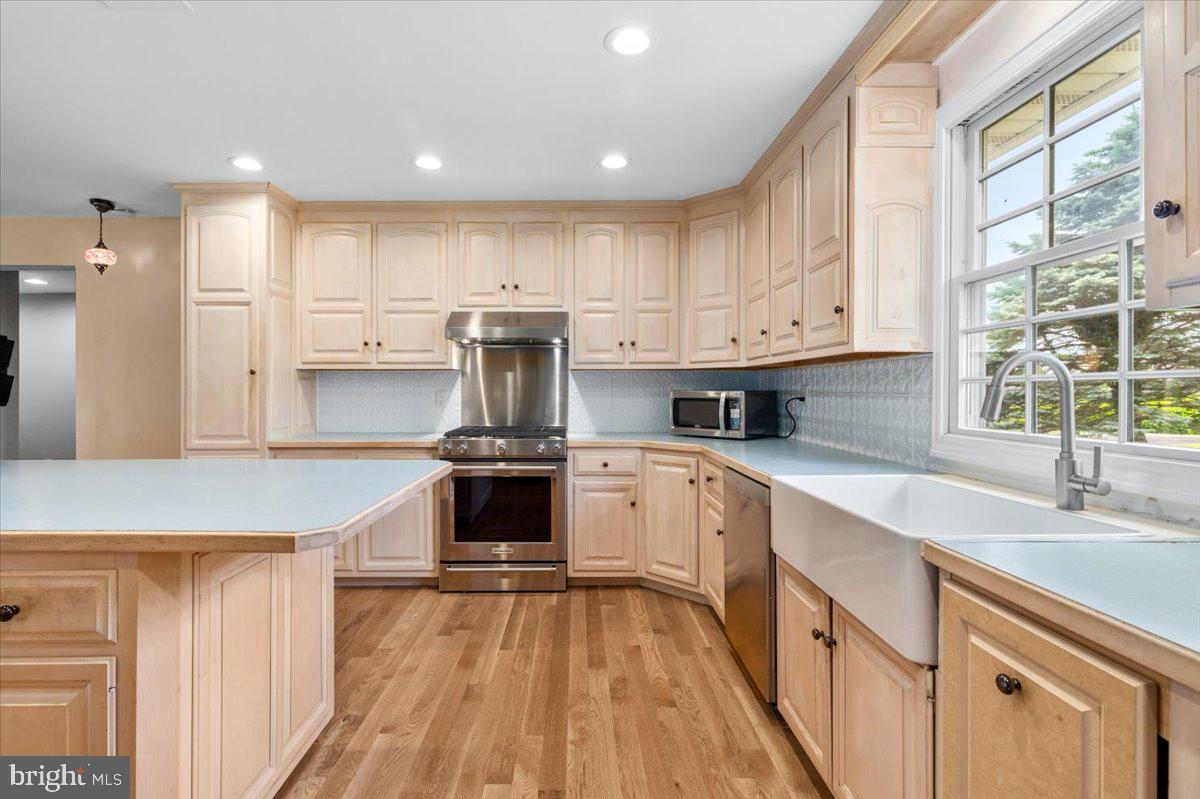 6117 Long Branch Road Frederick, MD 21701 - Photo 11 of 75 a kitchen with a stove a sink and a refrigerator