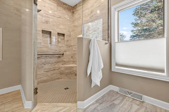 $899,900 | 4351 North Sugar Maple Lane, Appleton, WI 54913