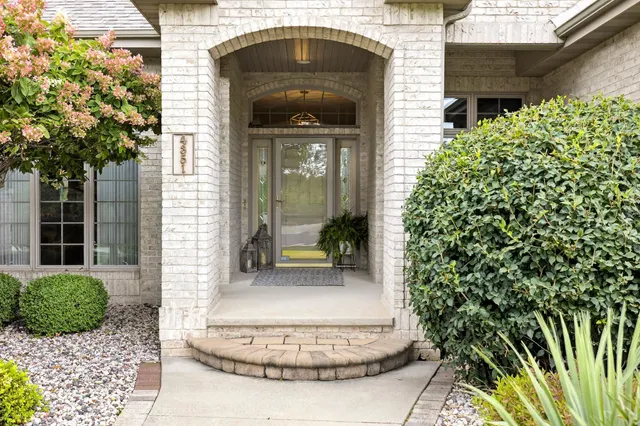 $899,900 | 4351 North Sugar Maple Lane, Appleton, WI 54913