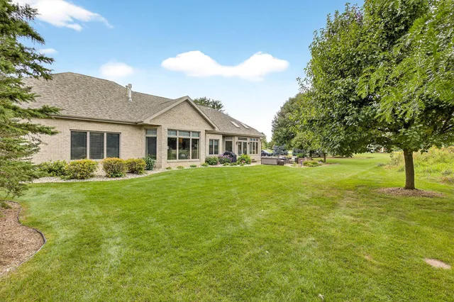 $899,900 | 4351 North Sugar Maple Lane, Appleton, WI 54913
