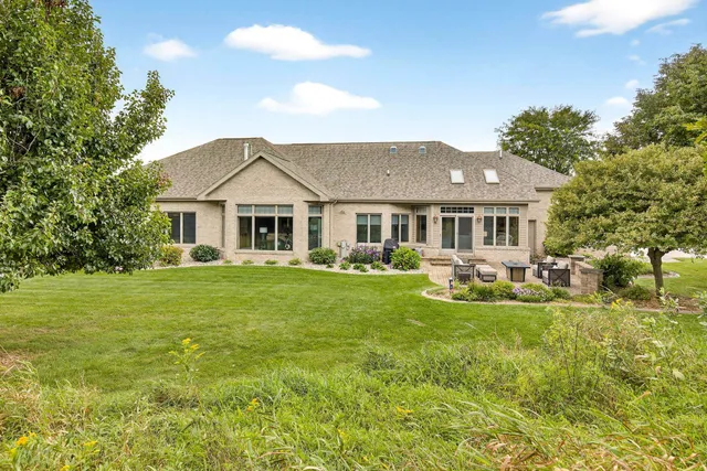 $899,900 | 4351 North Sugar Maple Lane, Appleton, WI 54913