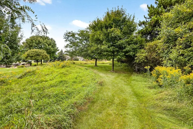 $899,900 | 4351 North Sugar Maple Lane, Appleton, WI 54913