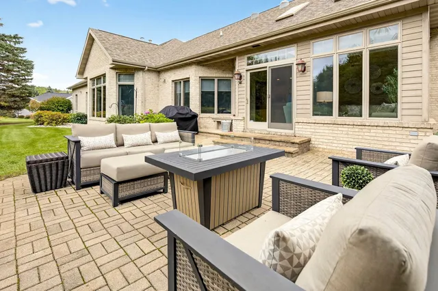 $899,900 | 4351 North Sugar Maple Lane, Appleton, WI 54913