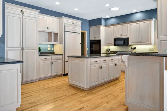 $899,900 | 4351 North Sugar Maple Lane, Appleton, WI 54913