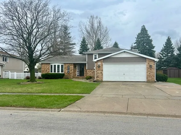 $459,900 | 1111 Harvest Drive, Shorewood, IL 60404