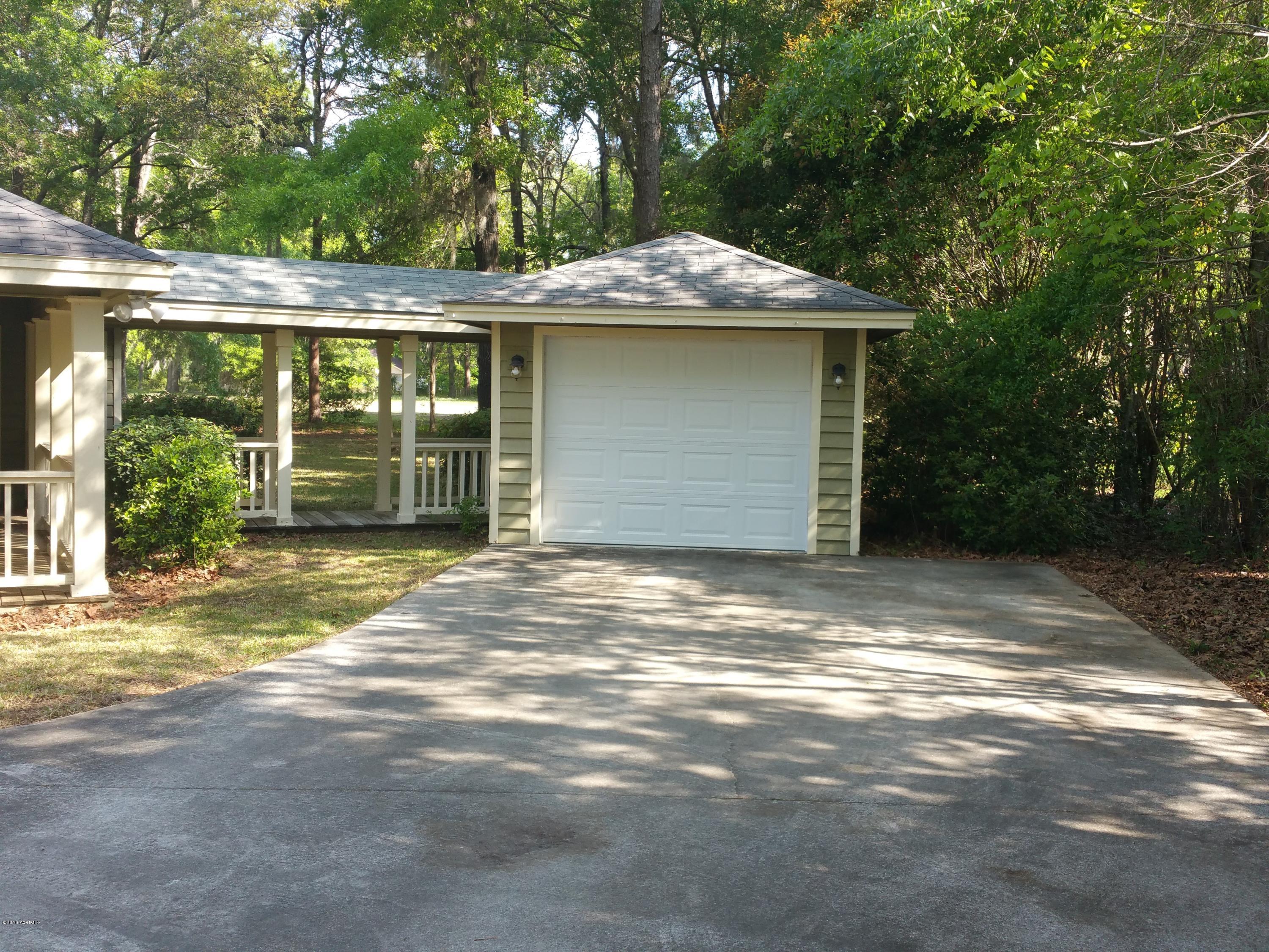 26 Rivers Court Beaufort, SC 29907 - Photo 3 of 40 26 Rivers Court 004