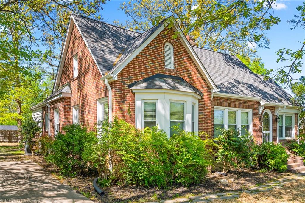 316 Spring Street Thomasville, NC 27360 - Photo 2 of 47