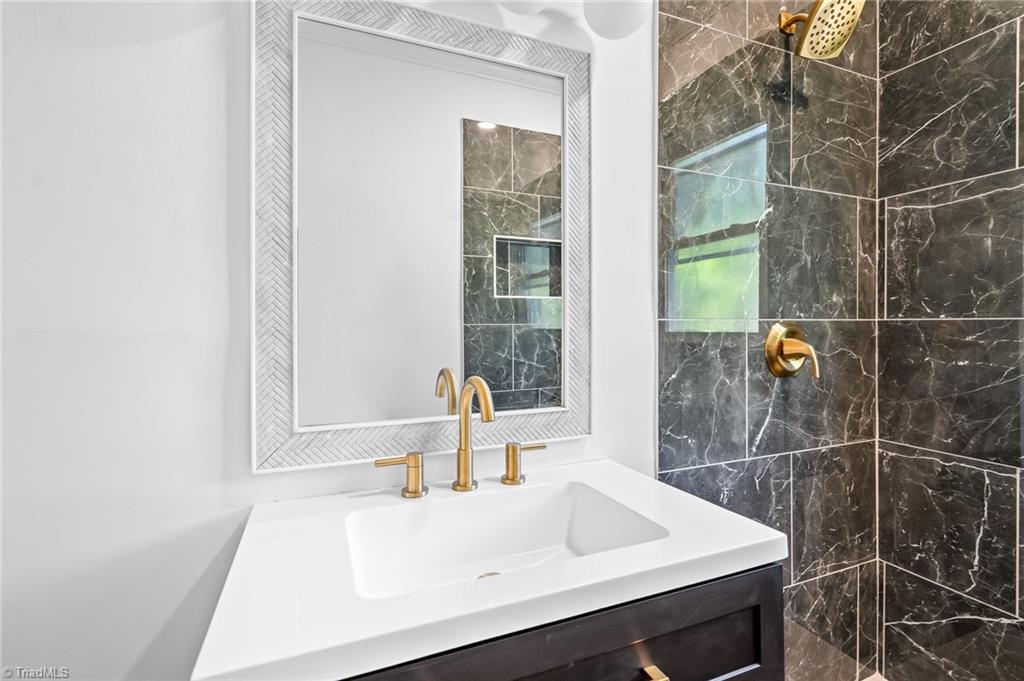 316 Spring Street Thomasville, NC 27360 - Photo 26 of 47