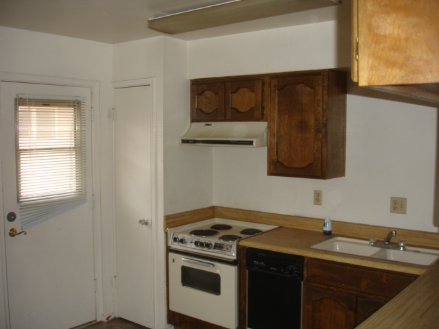 3031 South Rural Road, Unit 11 Tempe, AZ 85282 - Photo 3 of 3 KITCHEN