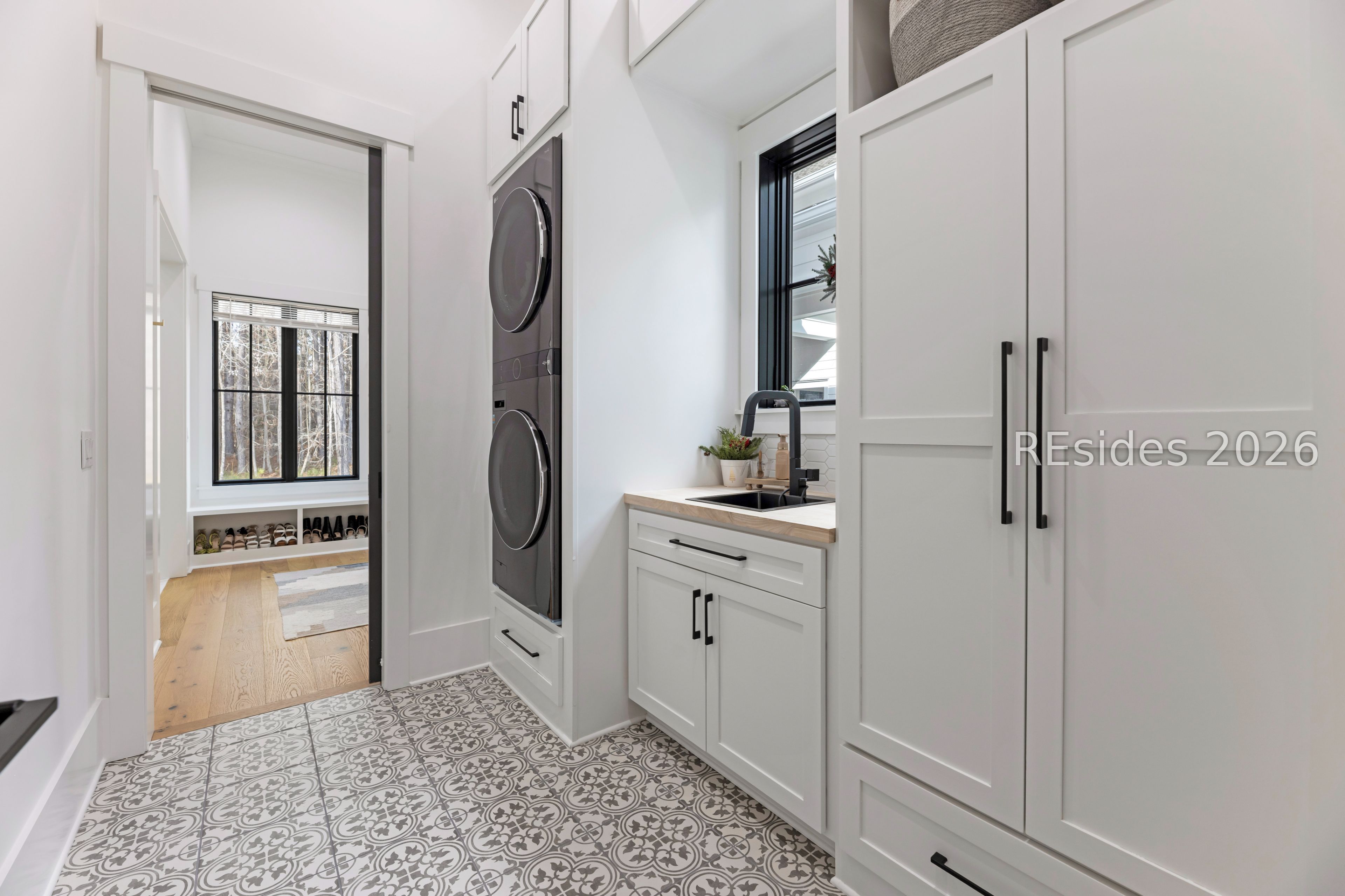 31 Foxchase Lane Bluffton, SC 29910 - Photo 37 of 80 Primary bedroom laundry room
