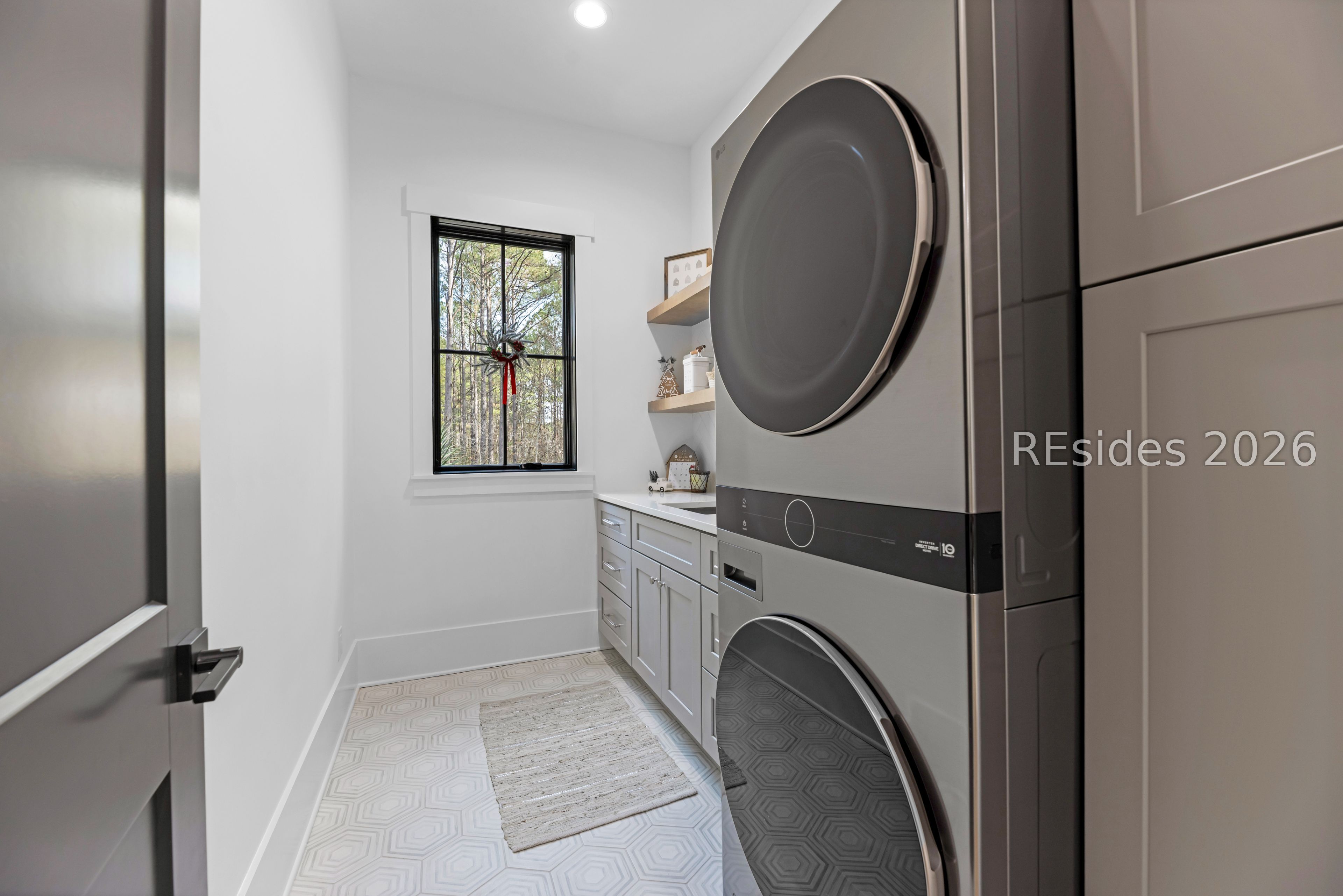 31 Foxchase Lane Bluffton, SC 29910 - Photo 43 of 80 Second floor laundry room