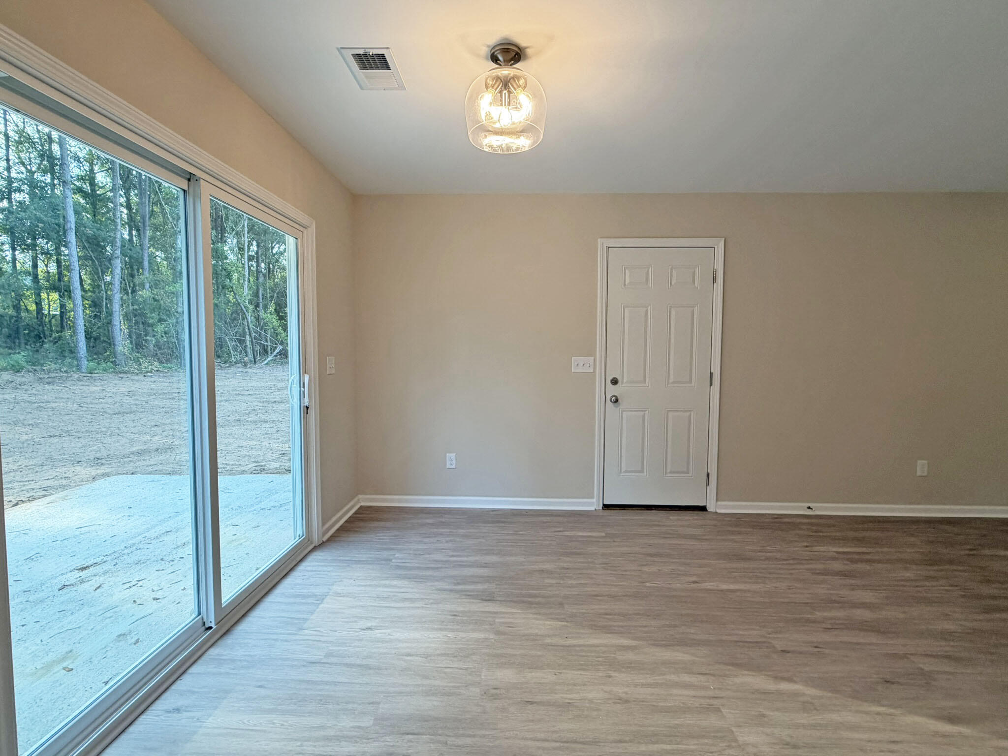 2015 Cains Mill Road Sumter, SC 29154 - Photo 7 of 17 dining1