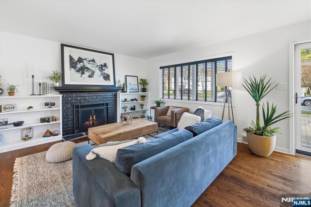 418 Fairfield Avenue Ridgewood, NJ 07450 - Photo 4 of 24