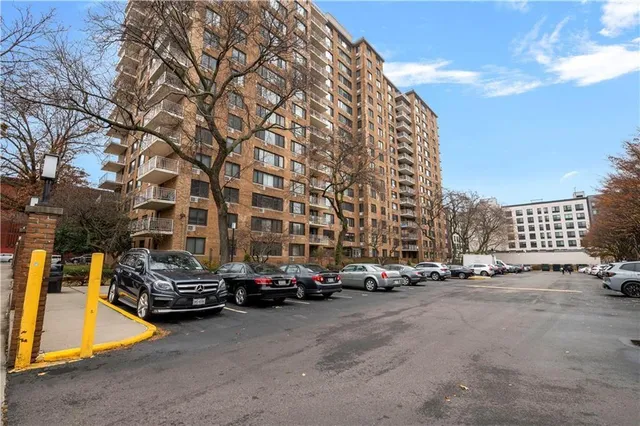 $519,000 | 185 Hall Street, Unit 614 | Clinton Hill