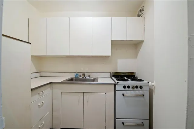 $519,000 | 185 Hall Street, Unit 614 | Clinton Hill