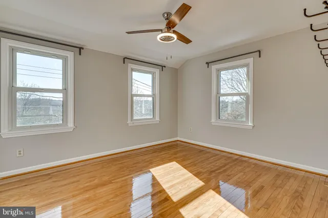 a very nice looking room with a ceiling fan