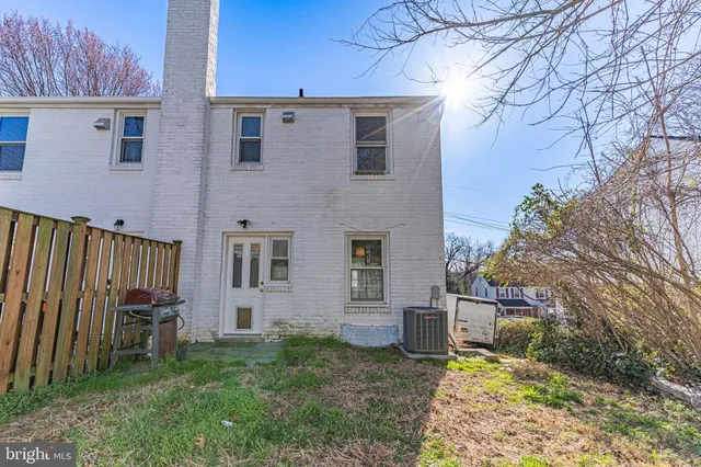 $2,828 | 2722 Jefferson Drive, Alexandria, VA 22303