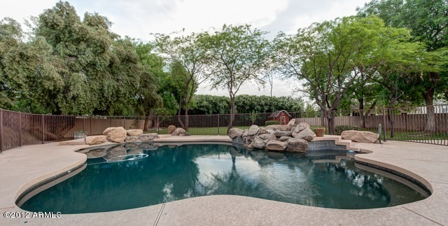 3315 East Osborn Road Phoenix, AZ 85018 - Photo 19 of 24 Pool view 1