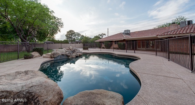 3315 East Osborn Road Phoenix, AZ 85018 - Photo 20 of 24 Pool view 2