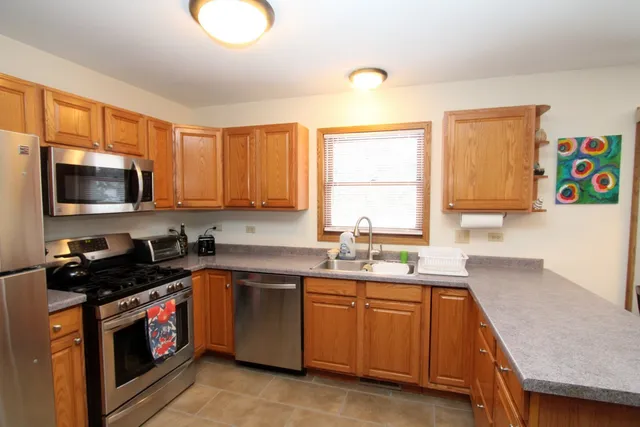 $335,000 | 1356 Wood Drive, Woodstock, IL 60098