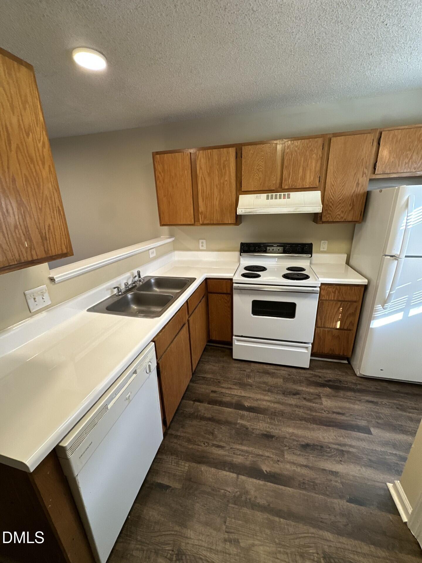 2940 Faversham Place Raleigh, NC 27604 - Photo 3 of 6 3