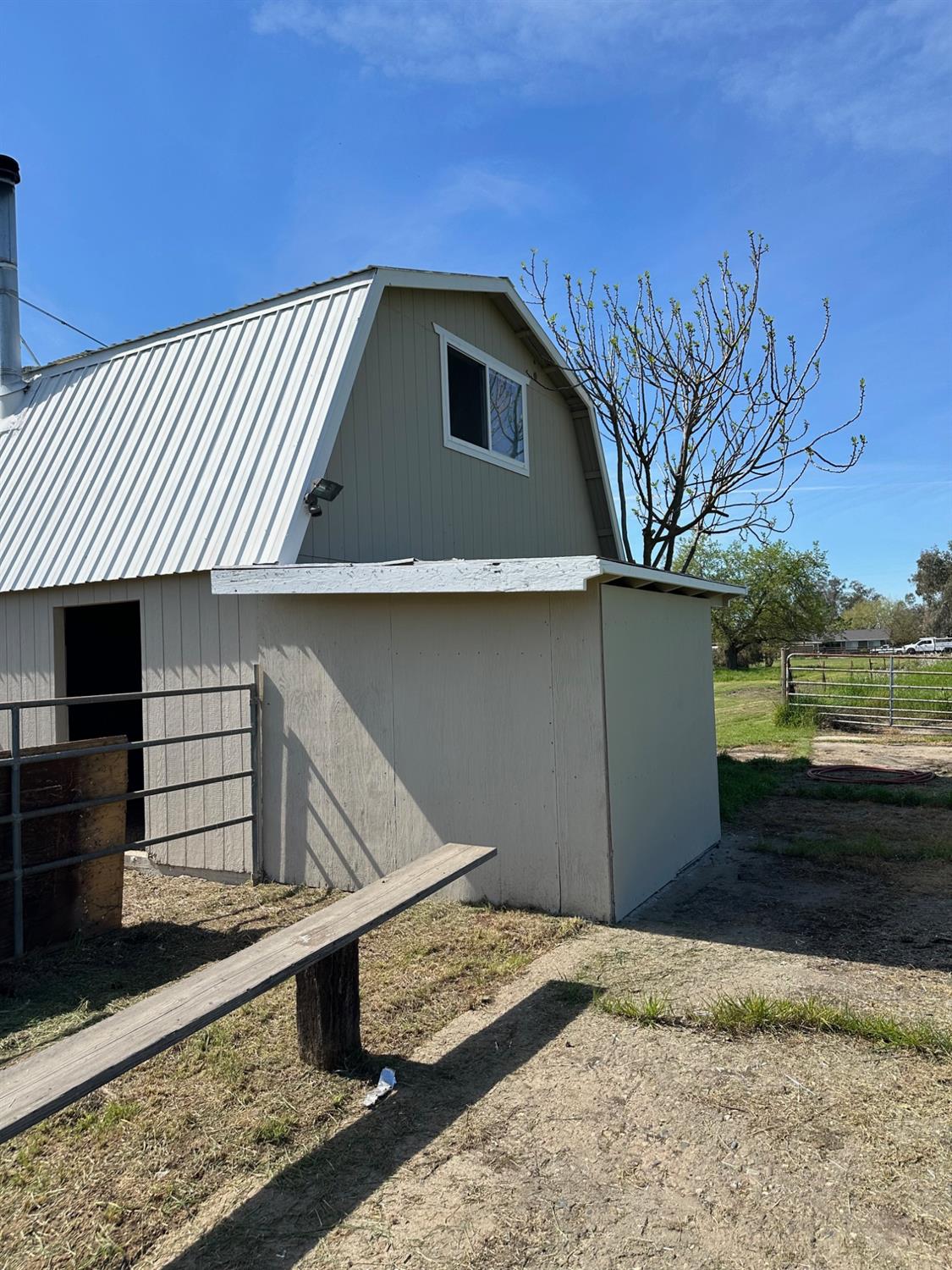 11375 Alta Mesa Road Wilton, CA 95693 - Photo 5 of 27 a backyard of a house