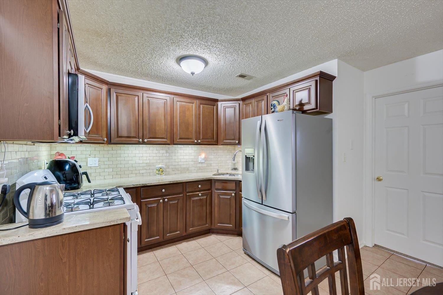 150 Prestwick Way Edison, NJ 08820 - Photo 12 of 23