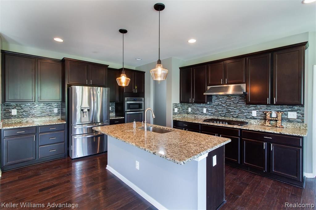 27679 Hartwick Circle Novi, MI 48374 - Photo 4 of 51