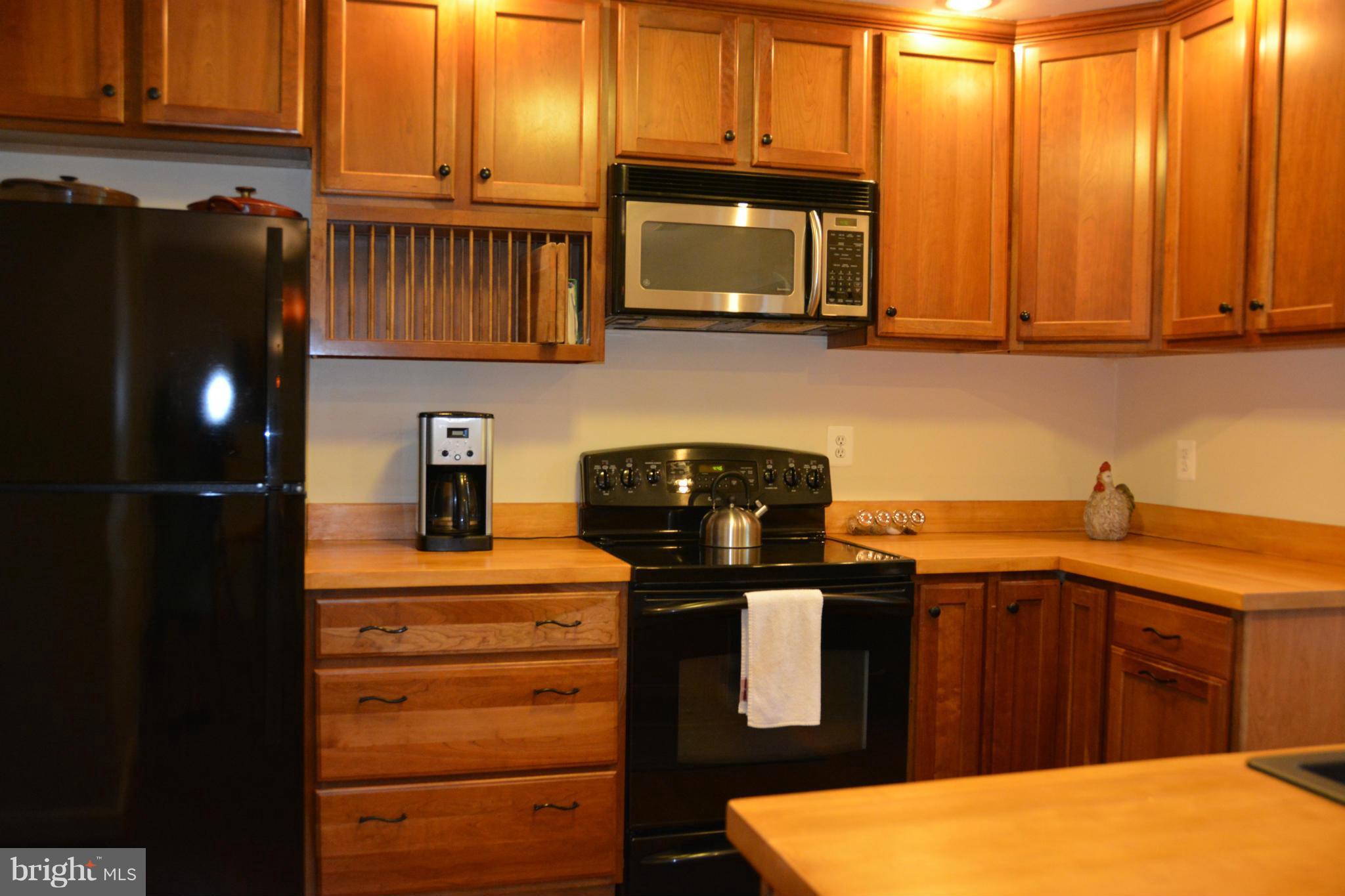 5634 Kirkham Court Springfield, VA 22151 - Photo 3 of 27 Completely Remodeled Kitchen - A Cook's Dream