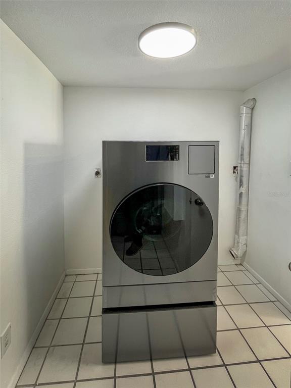 4001 South Beneva Road, Unit 416 Sarasota, FL 34233 - Photo 17 of 19 a utility room with washing machine