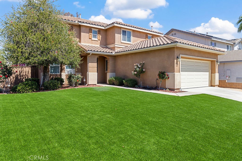 7606 Isla Street Hemet, CA 92545 - Photo 3 of 41 a front view of a house with a yard
