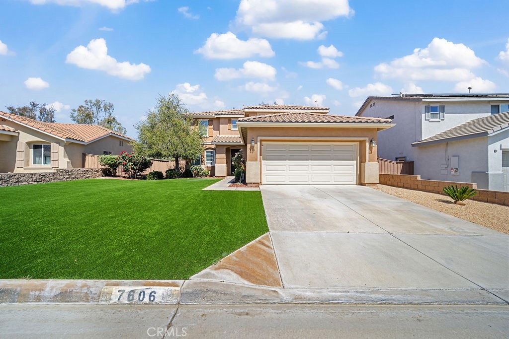 7606 Isla Street Hemet, CA 92545 - Photo 34 of 41 a front view of house with yard