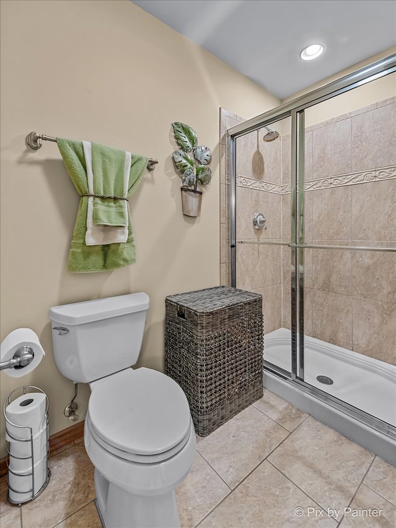 3720 Cypress Drive Spring Grove, IL 60071 - Photo 20 of 55 a bathroom with a toilet sink and shower
