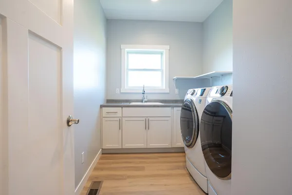 $549,900 | 277 Southern Drive, Holmen, WI 54636