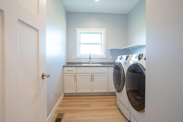 $549,900 | 277 Southern Drive, Holmen, WI 54636