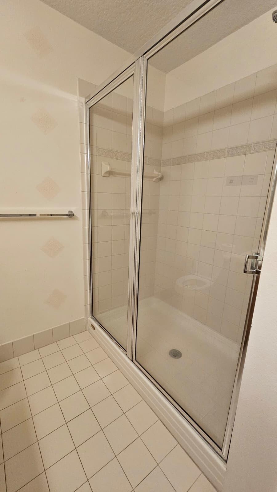 3027 North Evergreen Circle, Unit 3027 Boynton Beach, FL 33426 - Photo 27 of 35 a bathroom with a glass shower door