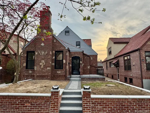 $1,498,000 | 50-12 194th Street | Auburndale