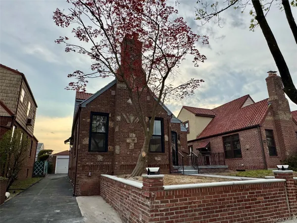 $1,498,000 | 50-12 194th Street | Auburndale