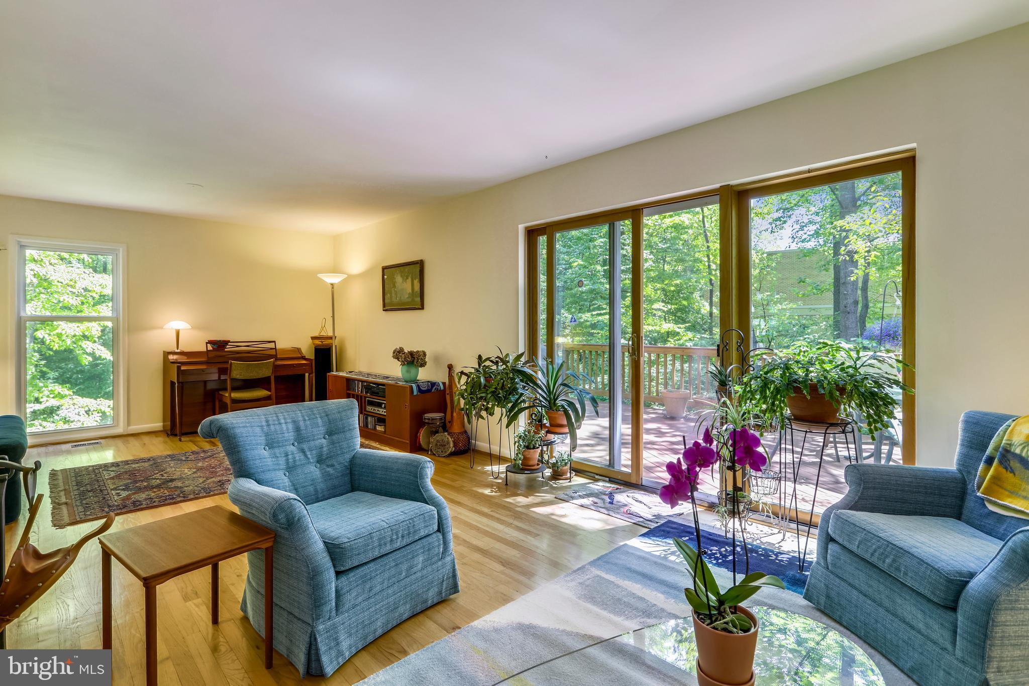 1658 Wainwright Drive Reston, VA 20190 - Photo 36 of 103 Living Room