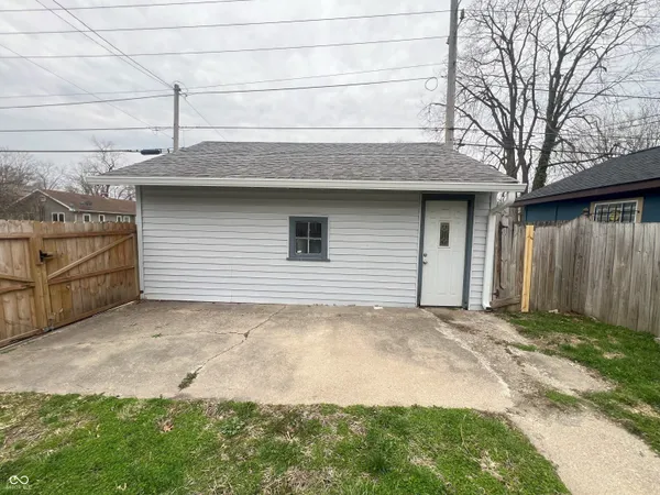 $1,825 | 702 North Grant Avenue, Indianapolis, IN 46201
