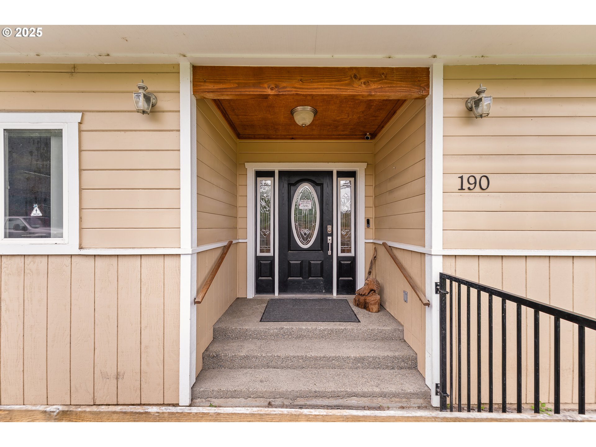 190 Walnut Street Myrtle Creek, OR 97457 - Photo 11 of 48 a view of a entrance door of the house